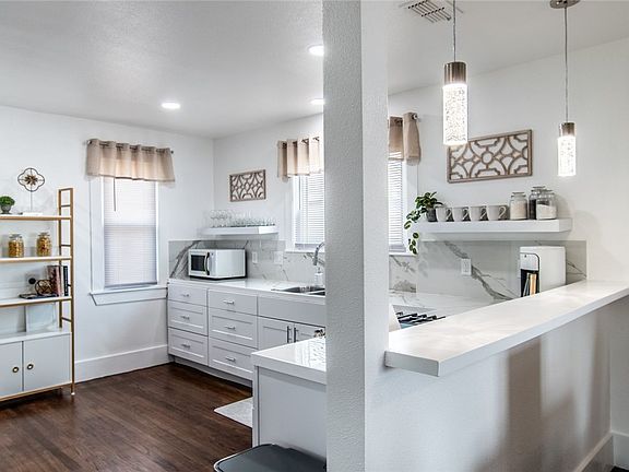 4th image of 1117 Ocean Dr #1117B