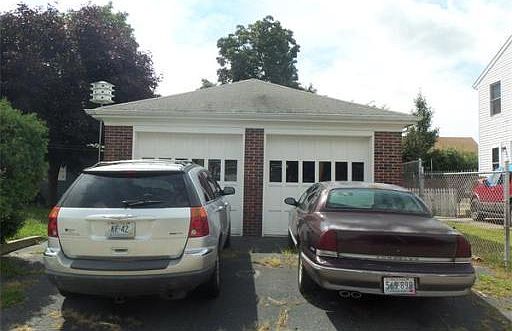 4th image of 121 Burgess Ave