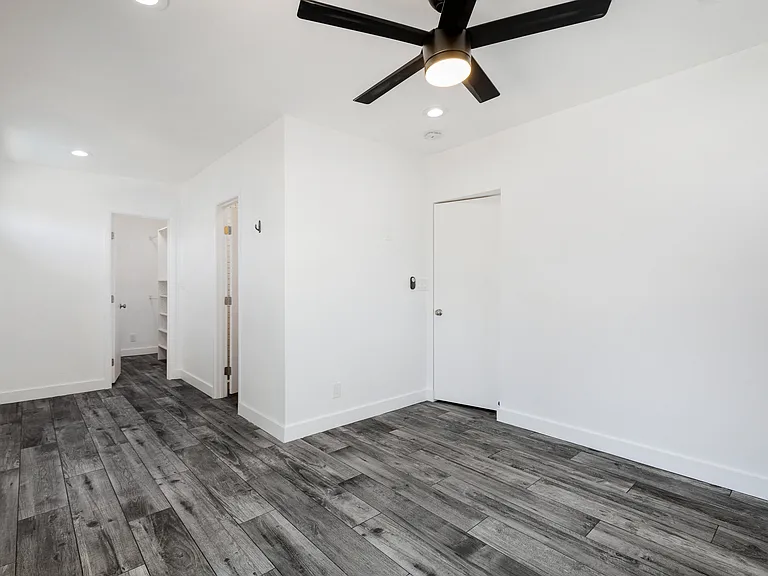2500 E Hermosa Dr — Photo 40
