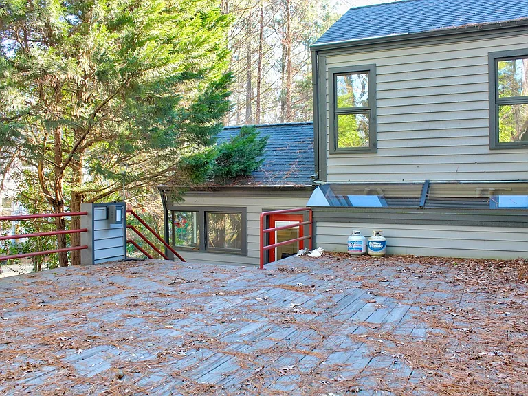 3628 Carlisle Dr — Photo 4