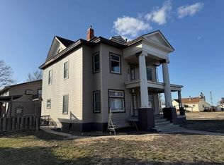 400 S Sycamore St, Blue Hill, NE 68930