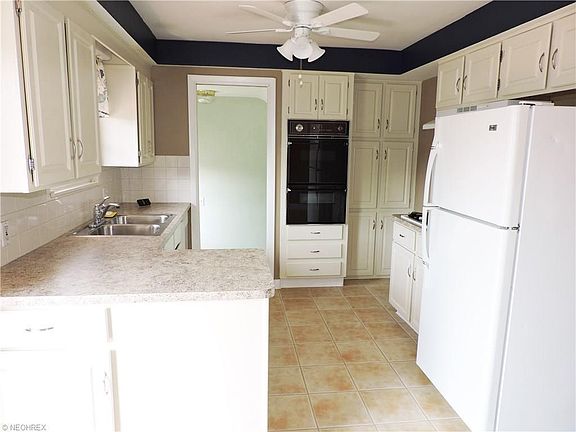 3rd image of 28129 Terrace Dr