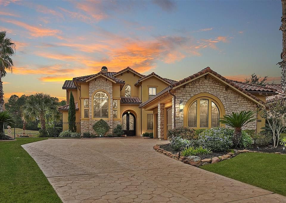 16203 Villa Fontana is STUNNING with lush landscaping and CURB APPEAL!