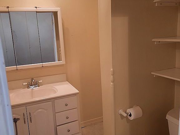 3rd image of 935 W 42nd St APT A