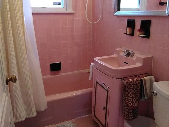 5th image of 216 Kenilworth Dr