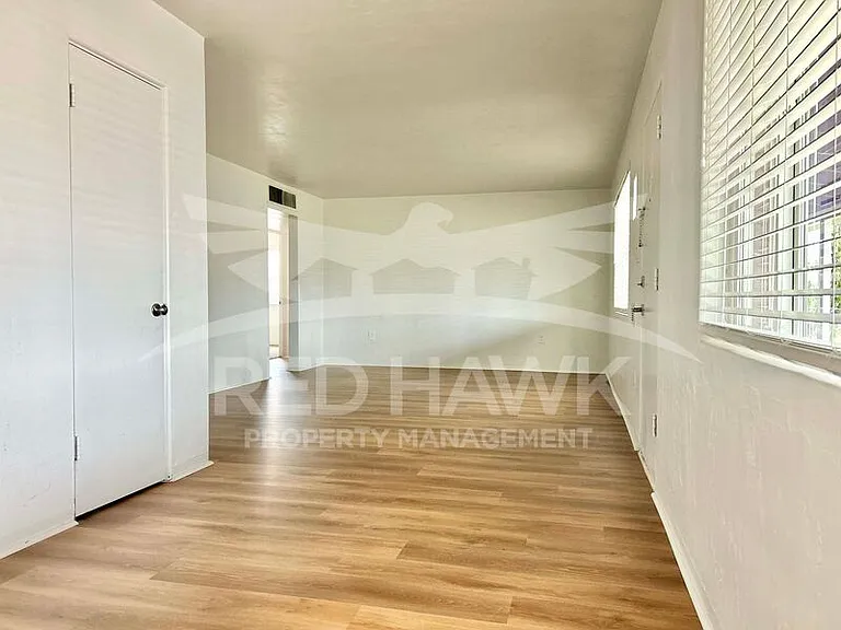 751 W 3rd Pl — Photo 5