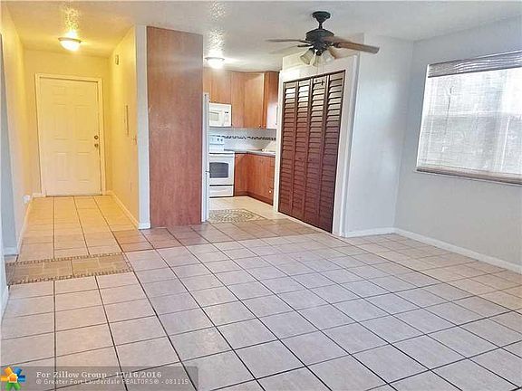 3rd image of 1930 SW 28th St APT C