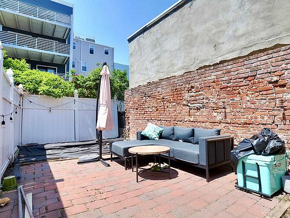 3rd image of 410 Adams St APT 1R