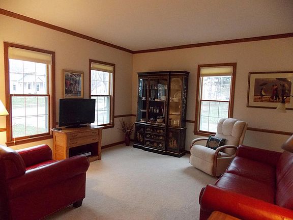 3rd image of 123 W Lake Park Pl