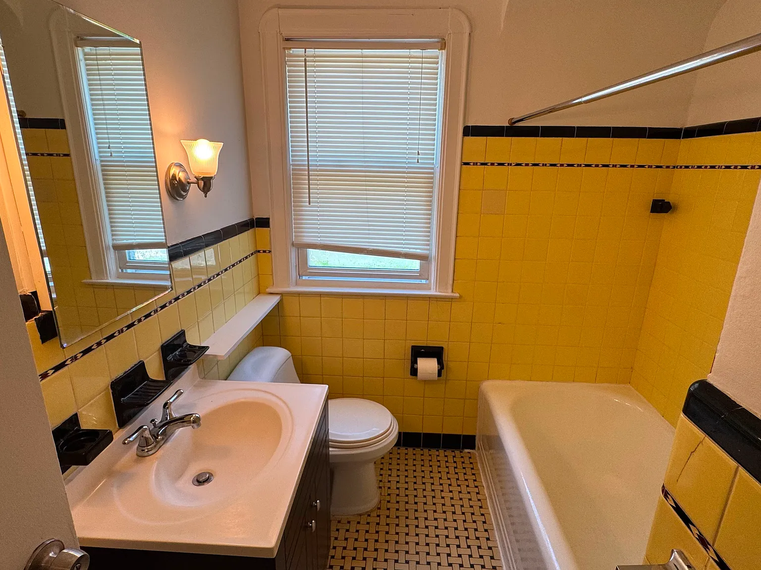 2 bed, 1000 sqft, $1,345 — Photo 3