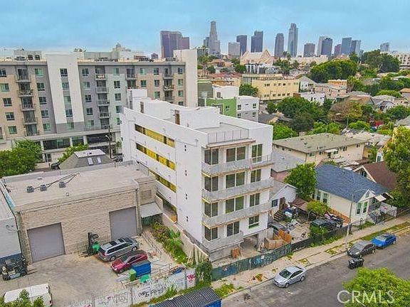 3rd image of 320 N Mountain View Ave