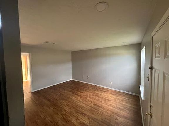 3rd image of 1408 Edward Dr #A