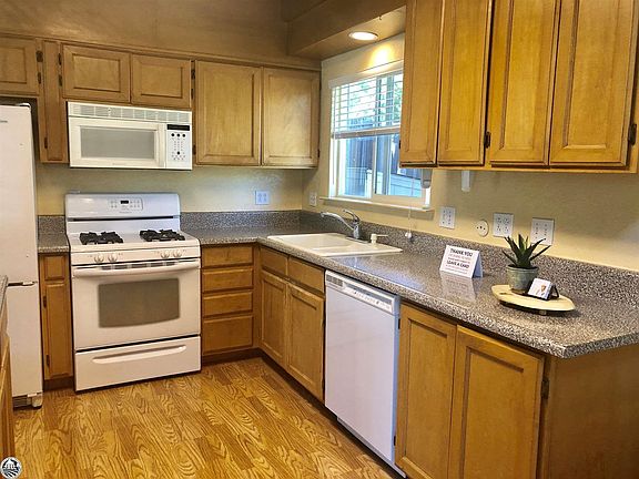 3rd image of 20503 Tracy Ct