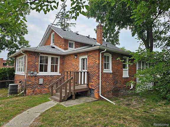 5th image of 24416 Hass St