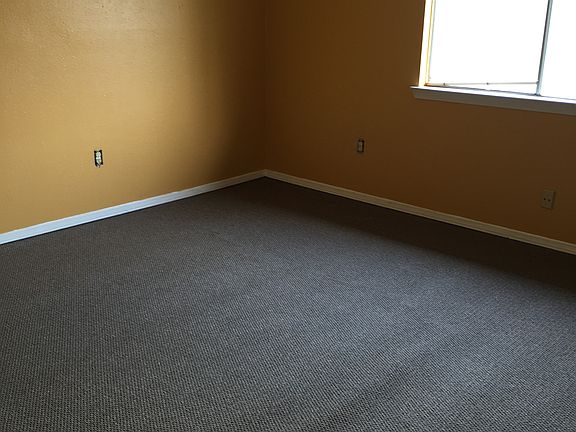 3rd room w bathroom