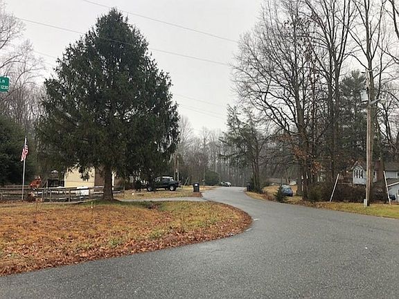 5th image of 16 Turner Dr