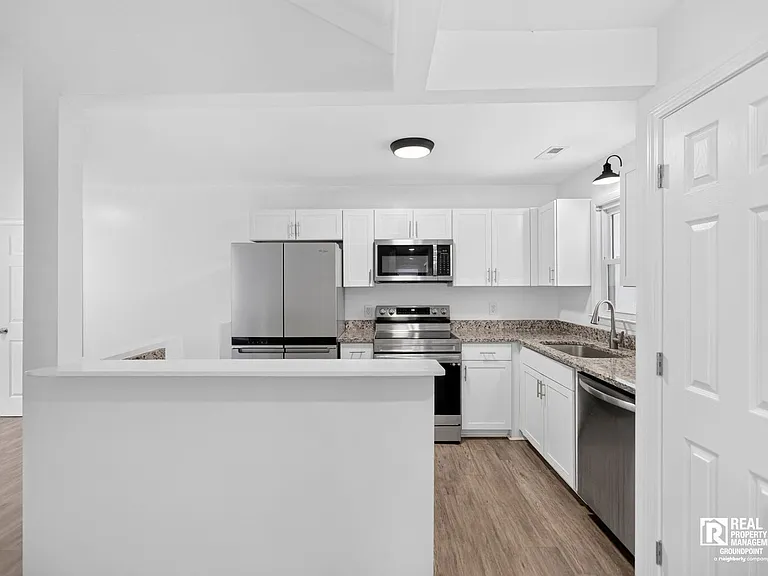 108 Eagle St — Photo 3