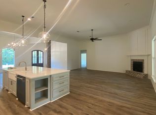 5530 W 4th St, Hattiesburg, MS 39402
