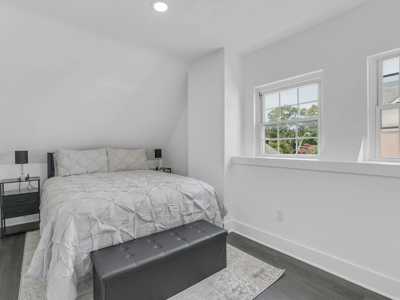 2 bed, 2.0 bath, 1000 sqft, $3,900 — Photo 2
