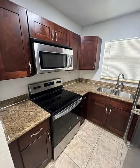2640 NE 8th Ave #17 — Photo 5