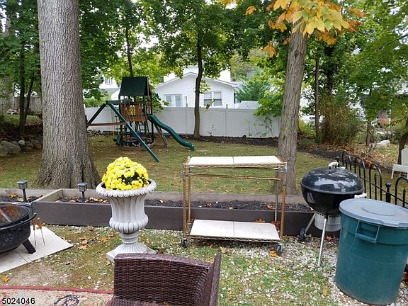 5th image of 33 Mount Pleasant Pkwy