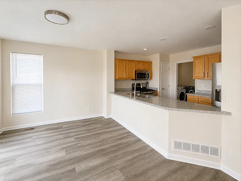 Dining area, kitchen