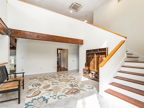 4th image of 5 Comstock Ln