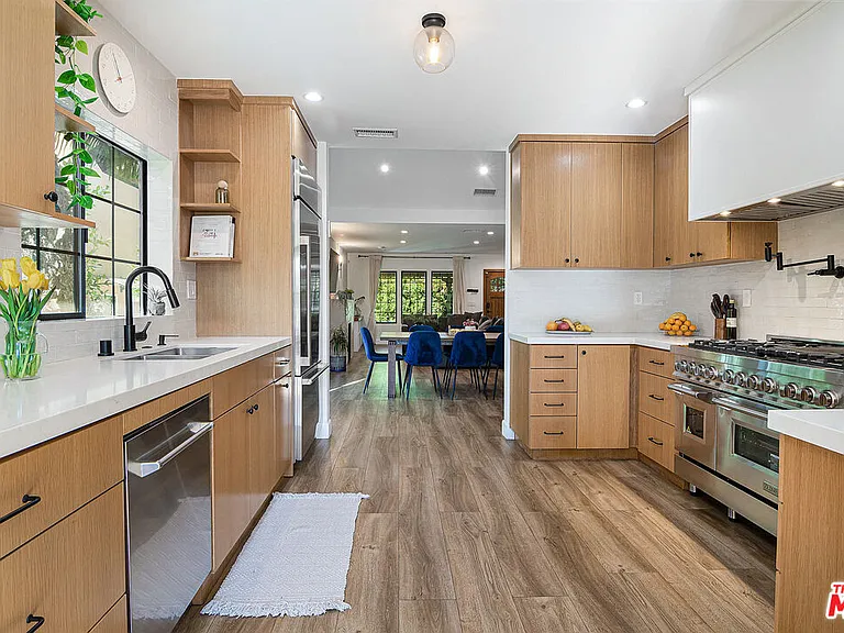 13220 Erwin St — Photo 11