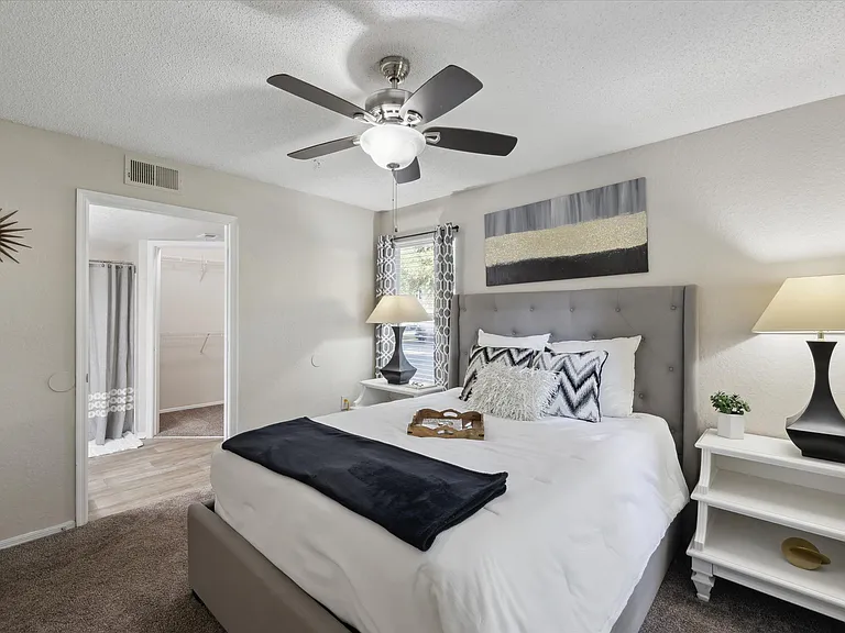 2 Bedroom (Renovated) - 2 Bed / 2 Bath - 962 Sq.Ft.