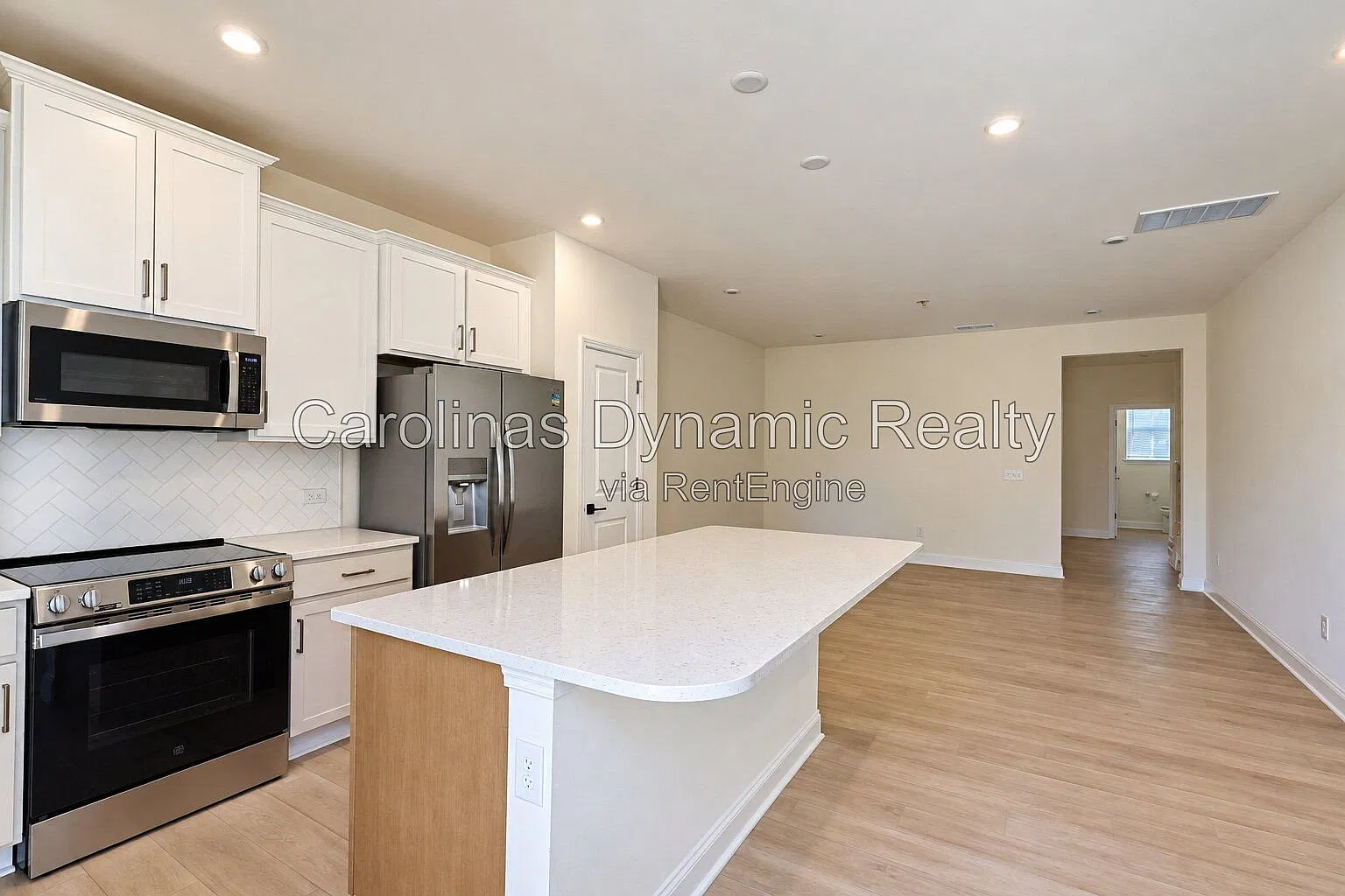 3 bed, 2.5 bath, 1600 sqft, $2,300 — Photo 4