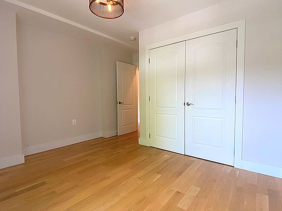 4th image of 431 Bainbridge St APT 2R