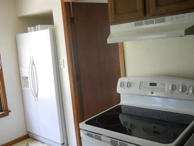 468 Russell St — Photo 2