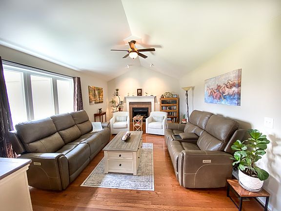 4th image of 577 Maple Springs Rd