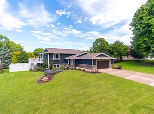 911 Amy Dr, Holmen, WI 54636