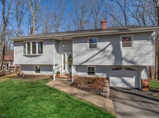 14 Forsgate Dr, Ringwood Boro, NJ 07456