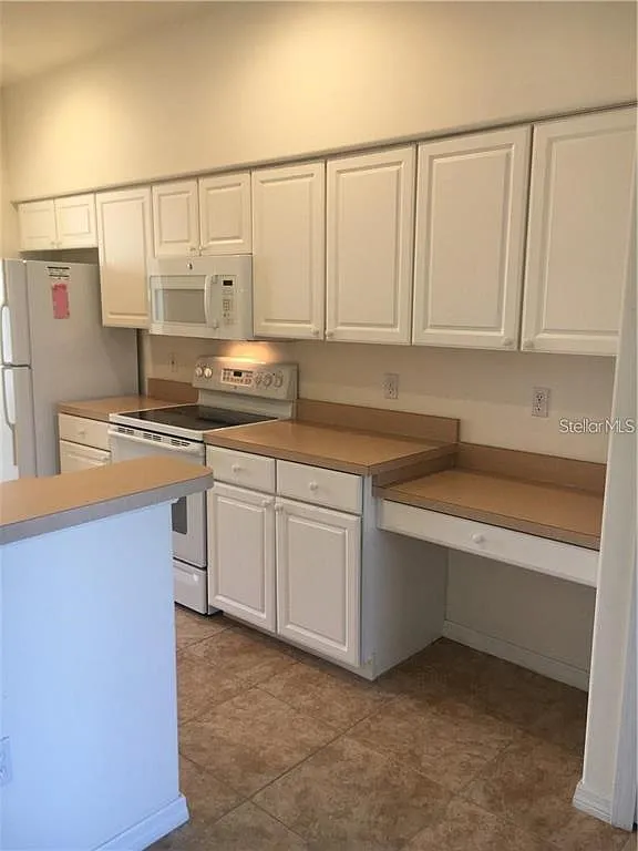 3 bed, 2.0 bath, 1863 sqft, $2,200 — Photo 3