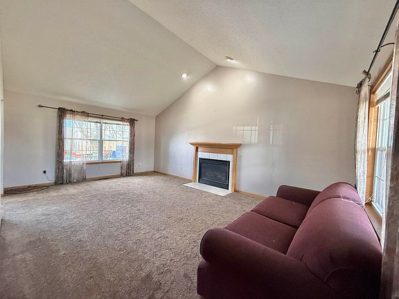 3rd image of 2821 Churchhill Ln