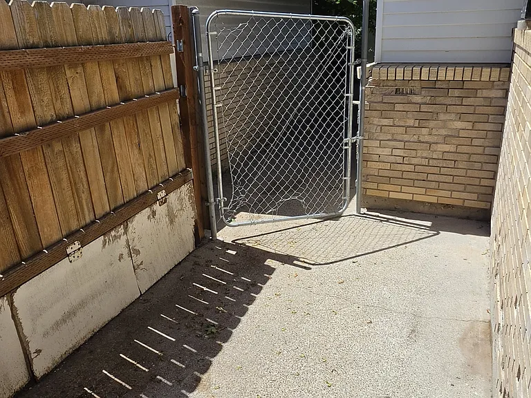 1752 S 440 W — Photo 18