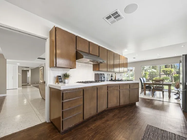 6524 S Holt Ave — Photo 8