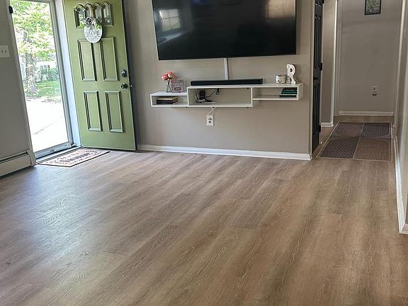 3rd image of 31 Mapleview Dr