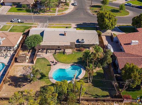 3rd image of 1225 Poplar Dr