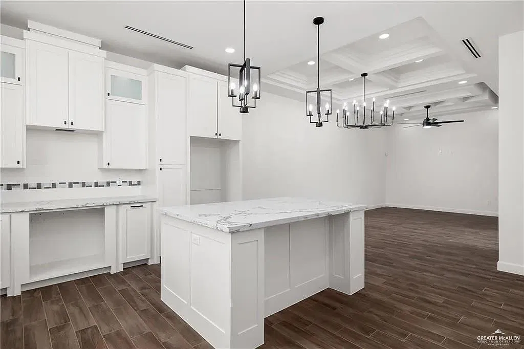 3 bed, 2.0 bath, 1500 sqft, $2,200 — Photo 3