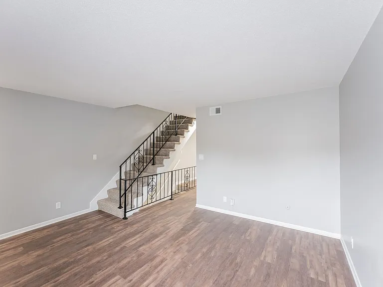 Wornall Place Apartments — Photo 12
