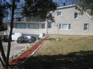 4D Oak Ln, Danbury, CT 06811