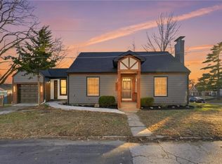 1229 W White Oak Ave, Independence, MO 64050