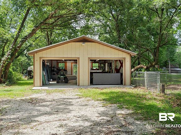 5th image of 10624 Pecan Dr