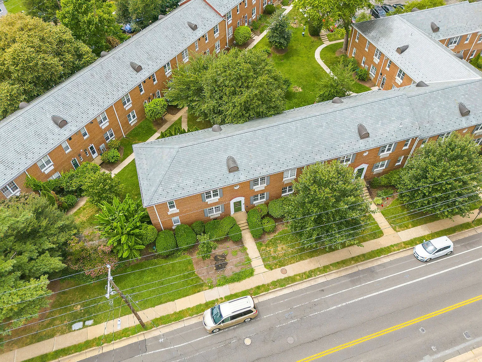 2 bed, 850 sqft, $2,400 — Photo 3