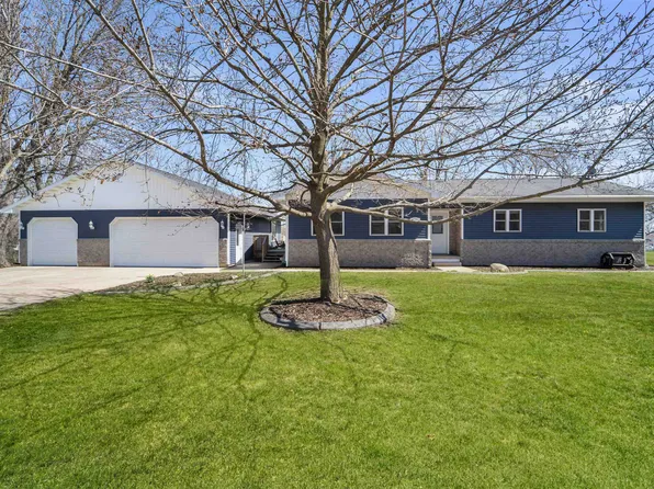 530 Jackson Ave, Omro, WI 54963