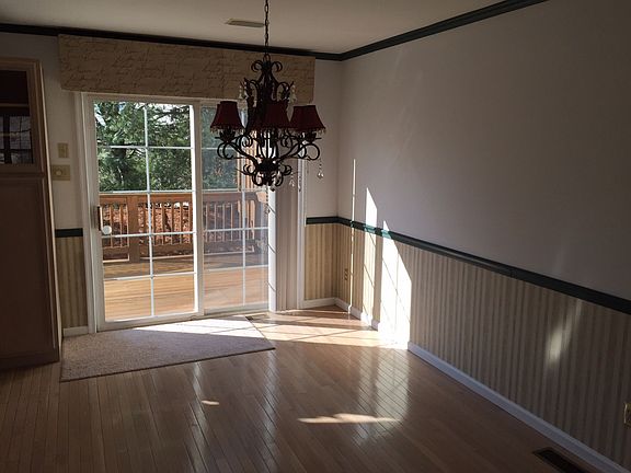 Dining area to Rear Deck