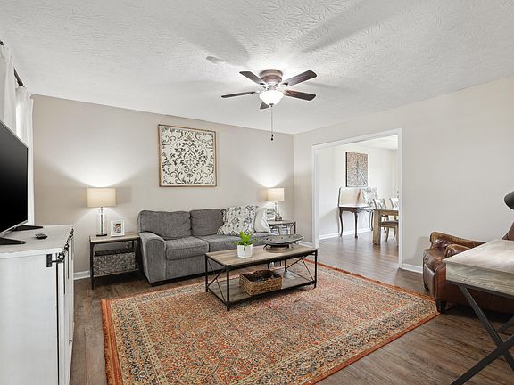 4th image of 313 Primrose Cir